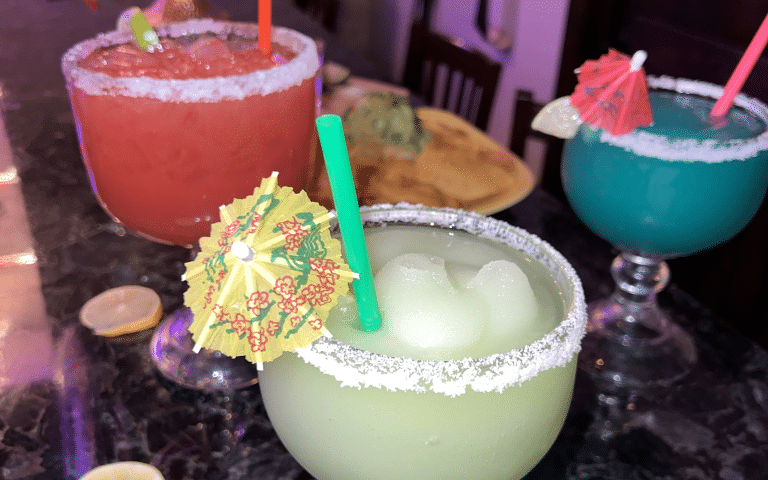 margaritas in kenosha, kenosha restaurant, mexican restaurant and bar in kenosha